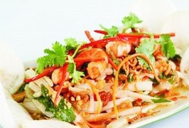 Gỏi hải sản hấp dẫn cho ngày hè oi nắng