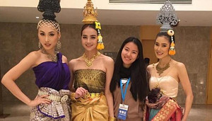 Hoa hậu Trái đất Thái Lan thân thiết với Kiều Ngân – Khánh Ngọc