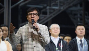 Thành Long khóc khi thừa nhận bất hiếu với mẹ