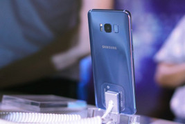 Thị trường smartphone cao cấp chạm đáy, chờ Galaxy S8 lộ diện