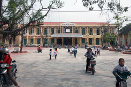 Nam sinh lớp 3 bị bạn bắn que xiên thịt mù một bên mắt ở Hải Dương giờ ra sao?