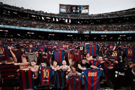 Fan Barca đồng loạt 'phơi áo' khi Messi ghi bàn vào lưới Osasuna
