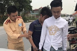 Giả vờ khách hàng, cướp luôn điện thoại của học sinh lớp 9