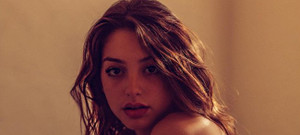 Hình ảnh đầu tiên của 'cô gái xinh nhất mạng xã hội' khi đến Việt Nam