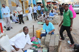 Bí ẩn đất nước nghèo tới mức dân chẳng có gì ngoài tiền