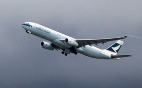 Va phải chim, máy bay Mỹ cháy động cơ giữa không trung