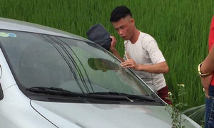 Hiệp Gà mất lái, đâm xe xuống ruộng ở Quảng Ninh