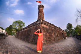 Cô gái xứ Lạng rạng rỡ trong tà áo dài màu cờ đỏ sao vàng