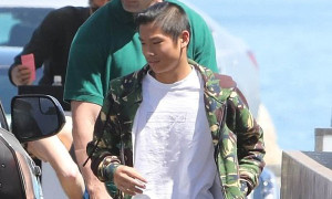 Pax Thiên đi ăn trưa cùng mẹ Angelina Jolie