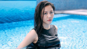 Văn Mai Hương và người yêu suýt chết đuối khi tắm biển dịp nghỉ lễ