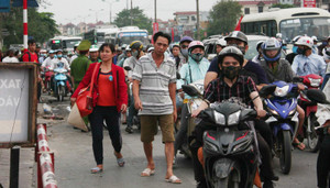 Người dân ùn ùn đổ về sau kỳ nghỉ lễ, cửa ngõ Thủ đô kẹt cứng