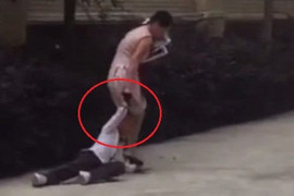 Bị bắt quả tang túm tóc kéo lê bé gái, cô giáo còn nói dối trắng trợn