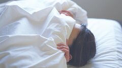 Giả vờ chết để tránh... sex