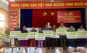 Tập đoàn Novaland trao tặng 20 con bò giống cho hộ gia đình khó khăn tại Long An