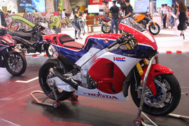 Triển lãm xe máy 2017: Các hãng xe thi nhau khoe sản phẩm mới