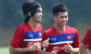 Tuấn Anh rạng rỡ bên Công Phượng ngày trở lại U22 Việt Nam