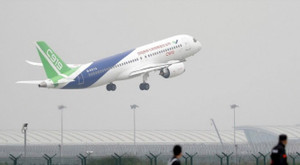 Máy bay dân dụng đầu tiên 'made in China' cất cánh