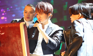 Sơn Tùng M-TP lần đầu khoe tài ảo thuật trên sân khấu