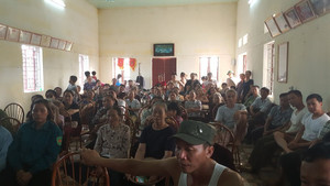 Dân Lục Nam giữ cán bộ phản đối xây dựng nghĩa trang: ‘Chúng tôi chỉ mời về làm việc’