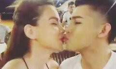 Vừa chia tay đại gia kim cương, Hà Hồ công khai khoá môi trai 'lạ'