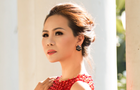 Nữ hoàng Kim Chi khoe nét kiêu sa trong bộ váy đỏ quyến rũ