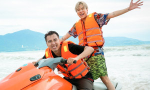 Thầy trò Only C nhảy dù, lướt ca nô khám phá Đà Nẵng