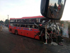 Ô tô tải đối đầu xe khách khiến 34 người thương vong: Lời kể bất ngờ từ nhân chứng