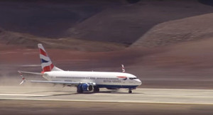 Vì sao phi trường 'vô dụng nhất thế giới' bây giờ mới có máy bay hạ cánh?