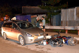 Người nước ngoài lái ôtô tông hàng loạt xe máy trên phố Sài Gòn