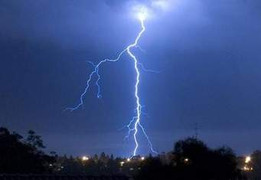 Đào huyệt chôn người thân bị sét đánh, 2 người chết