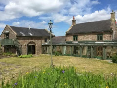 Căn nhà rao bán 27 tỷ đồng nhìn ngoài cũ kỹ không ai muốn mua