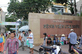 Lật tẩy chiêu 'phù phép' hồ sơ mời thầu của Bệnh viện Ung bướu TP.HCM