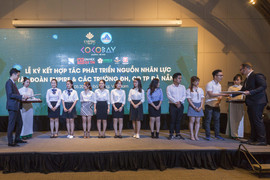 Cái 'bắt tay' ngoạn mục đưa sinh viên vào... 'trường đời'