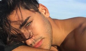 Hot boy Australia có đôi mắt quyến rũ nhất mạng xã hội