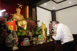 Tân Bí thư TP.HCM Nguyễn Thiện Nhân thăm Bến Nhà Rồng