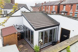 Có gì trong ngôi nhà 300 tuổi rộng 15m2 hét giá hơn 2 tỷ đồng?