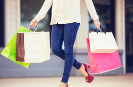 Phụ huynh Australia đau đầu vì 70% giới trẻ nhịn ăn để mua quần áo