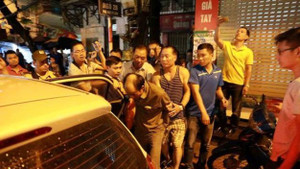 Kẻ đâm người cố thủ trong nhà suốt 6 giờ vừa ra tù được vài tháng