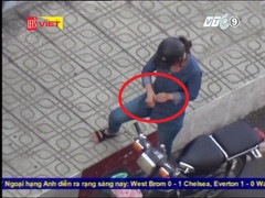 Hãi hùng cảnh con nghiện ngang nhiên tiêm chích ngay trên cầu Hoàng Hoa Thám