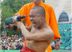 'Người sắt' Thiếu Lâm tự thách Từ Hiểu Đông khoan đầu