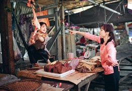 Chết cười với chùm ảnh kỷ yếu chợ quê thời bao cấp của học sinh Quảng Bình