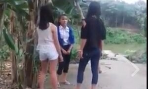 Kỷ luật hai nữ sinh lớp 9 hành hung 1 nữ sinh lớp 7