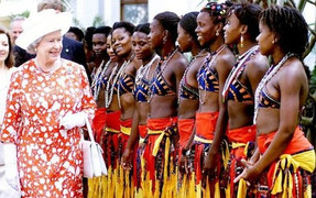 Lý do Nữ hoàng Anh là người duy nhất trên thế giới không có hộ chiếu