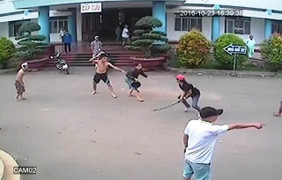 Tranh giành chở bệnh nhân, con trai cán bộ y tế dùng dao chém người