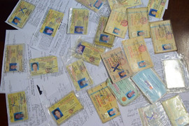 Phát hiện hàng loạt đăng ký xe ô tô giả, giá 2 triệu đồng