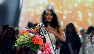 Nhà khoa học hạt nhân da màu đăng quang Hoa hậu Mỹ 2017