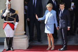 Vì sao đệ nhất phu nhân Pháp mặc đồ đi mượn trong lễ nhậm chức của chồng?