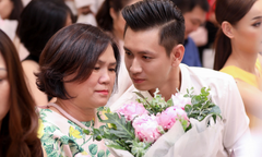 Ông xã Lê Thúy ghi điểm với tuyệt chiêu 'sống chung với mẹ ruột'