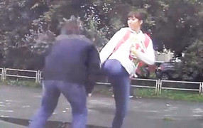 Video: Nhà vô địch Taekwondo thế giới hạ gục kẻ vũ phu trên đường phố