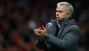 Buông Ngoại hạng Anh, lo Europa League: Đừng nói Mourinho hèn hạ